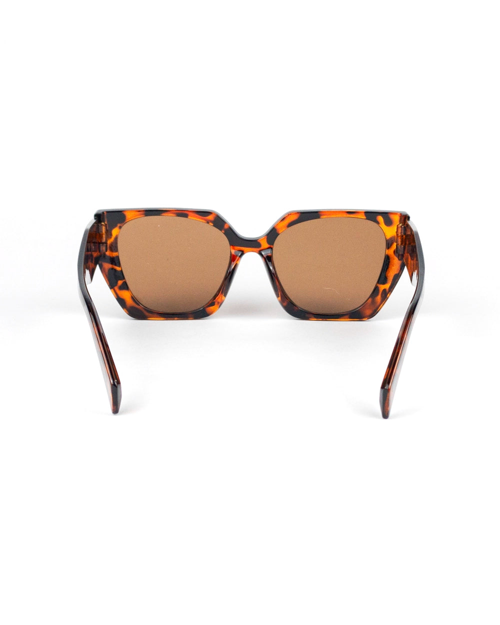 Summer Chic: Cat Eye Sun Shades for Beach Parties & Clubs