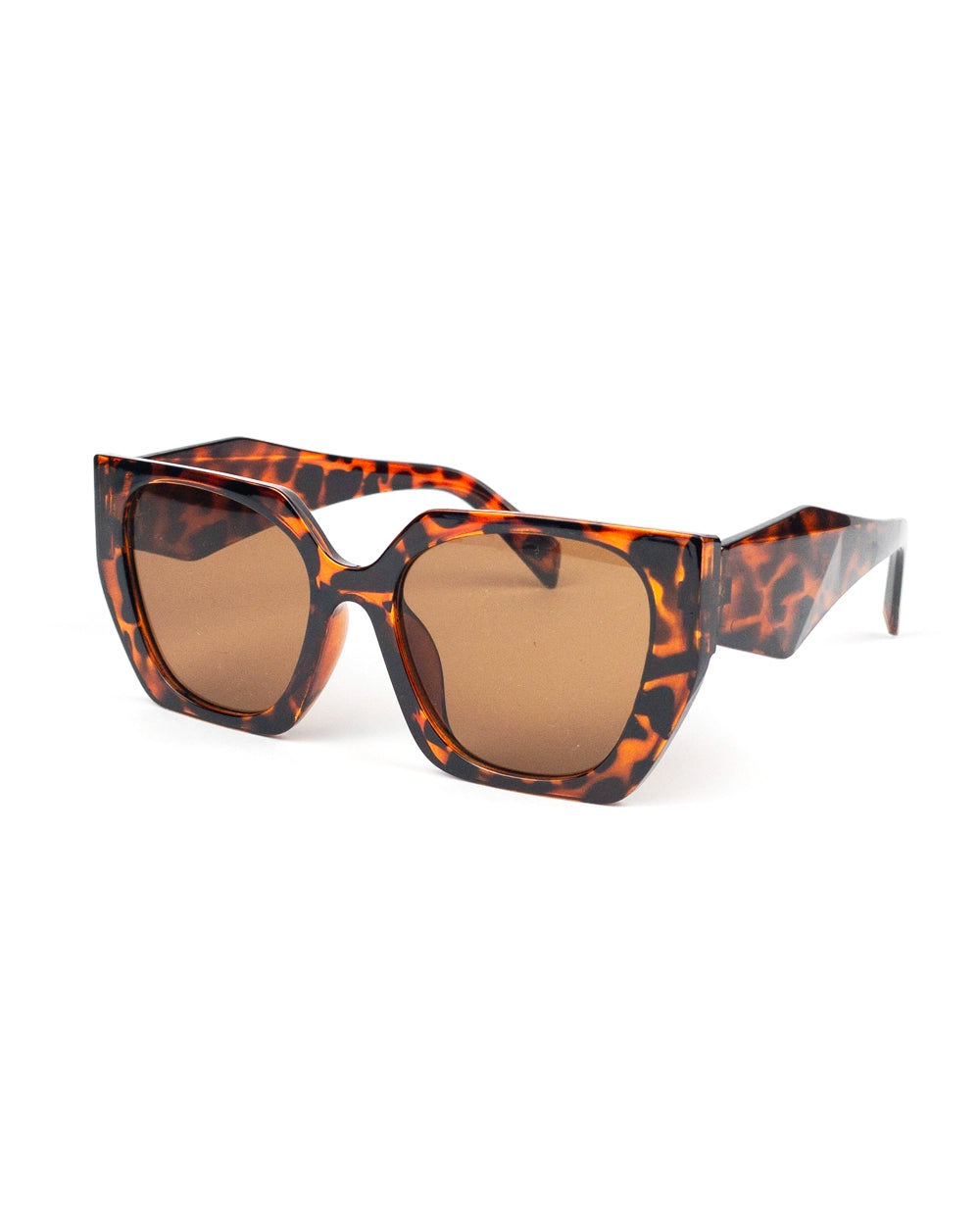 Summer Chic: Cat Eye Sun Shades for Beach Parties & Clubs