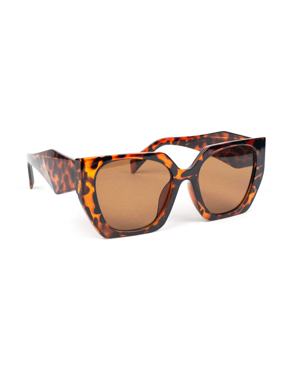 Summer Chic: Cat Eye Sun Shades for Beach Parties & Clubs