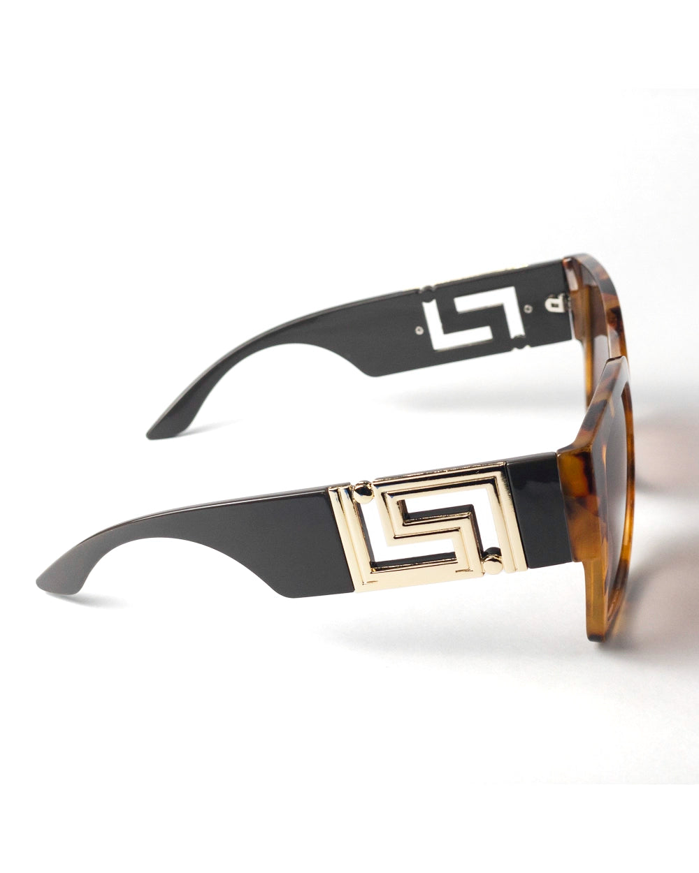 Luxury Mirror Lens Vintage Square Sunglasses: Sun Protection with Style